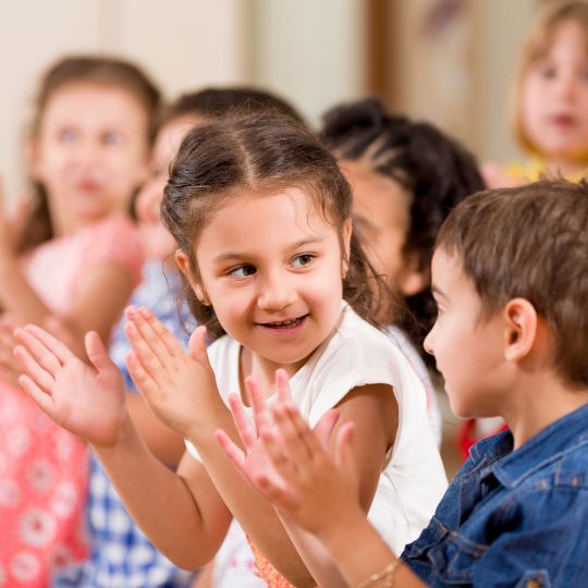 73_9282_16Dec2024122810_Children clapping hands at storytime 540px.jpg